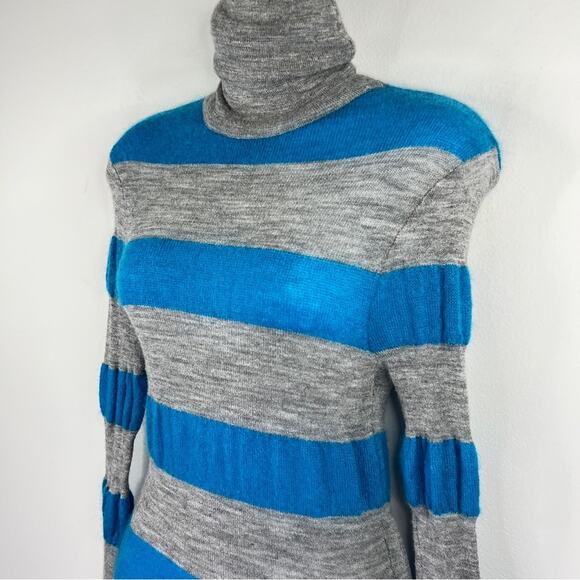 Alessandro Dell'Acqua Women's Mohair Turleneck Sweater Size 44 / US 10 Blue Grey - Picture 3 of 12